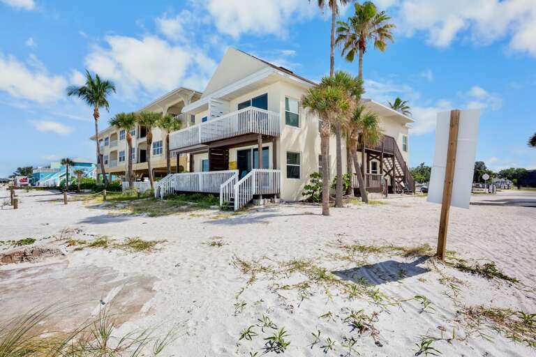Captain Ron's Beach Pad by Anna Maria Island Accommodations