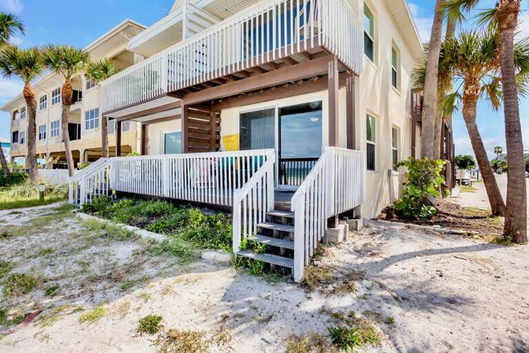 Captain Ron's Beach Pad by Anna Maria Island Accommodations