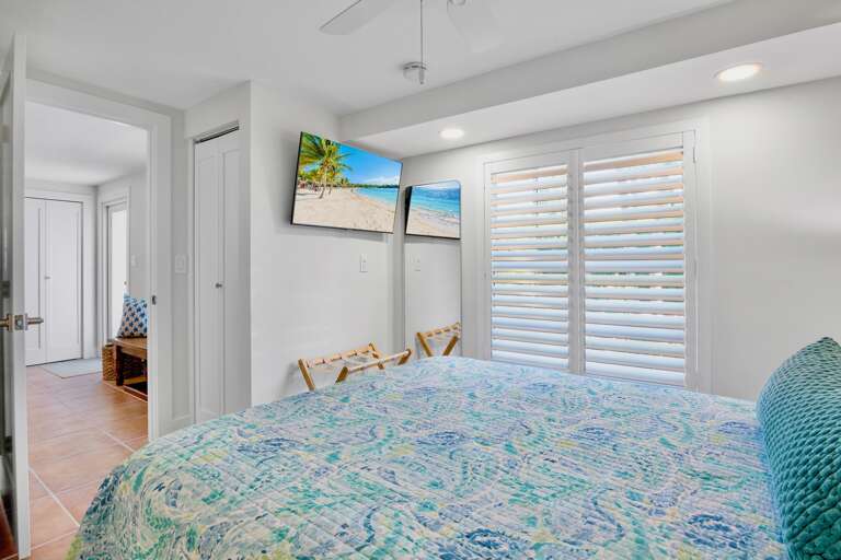 Third Bedroom, Queen bed