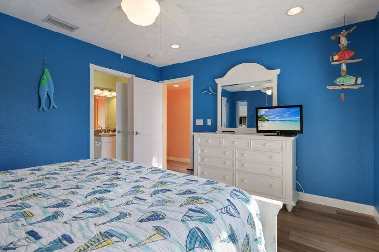 Second Bedroom - Queen