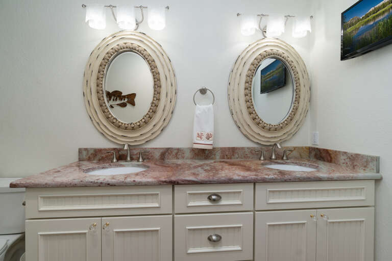 Primary En-suite Bathroom