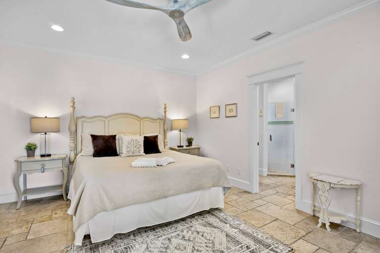 Second Bedroom, King