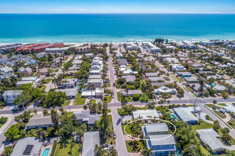Close to Beach - 4 minute walk