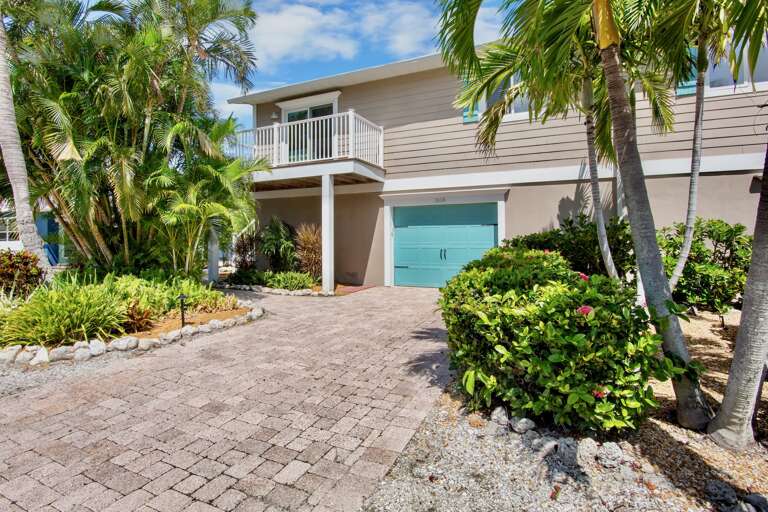 Pineapple Palms by Anna Maria Island Accommodations