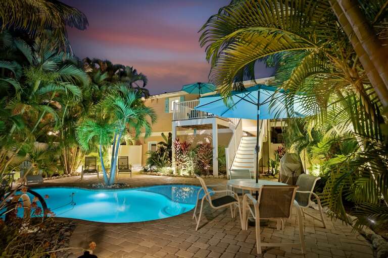 Pineapple Palms by Anna Maria Island Accommodations