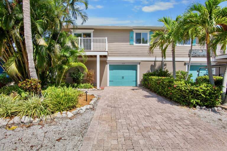 Pineapple Palms by Anna Maria Island Accommodations