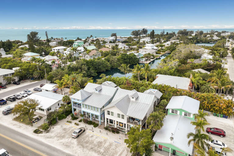 Social Nest by Anna Maria Island Accommodations