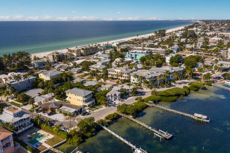 2-minute walk to the Beach