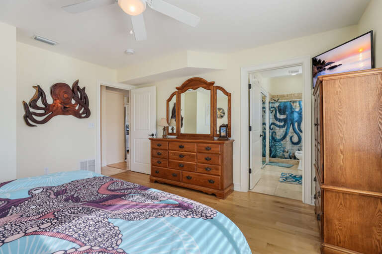 Second Bedroom, King