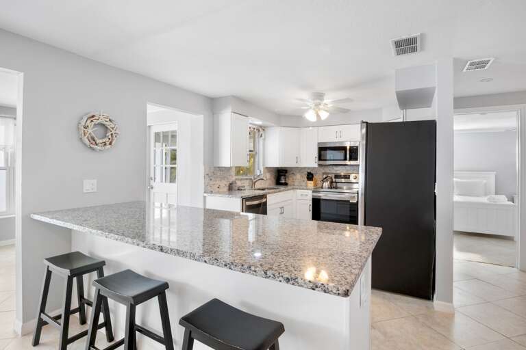 Fully Equipped Kitchen - Breakfast Bar
