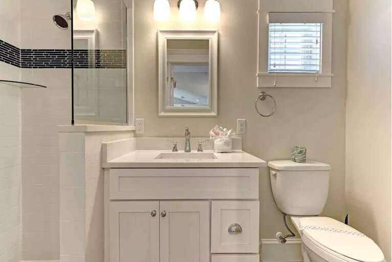 Primary En-suite Bathroom