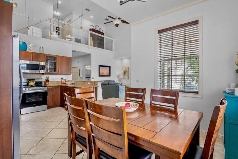 Family dining space for six