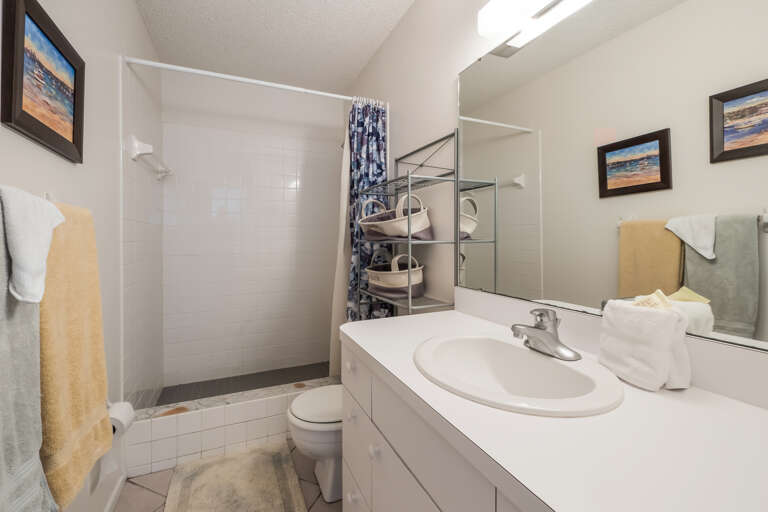 Primary En-suite Bathroom
