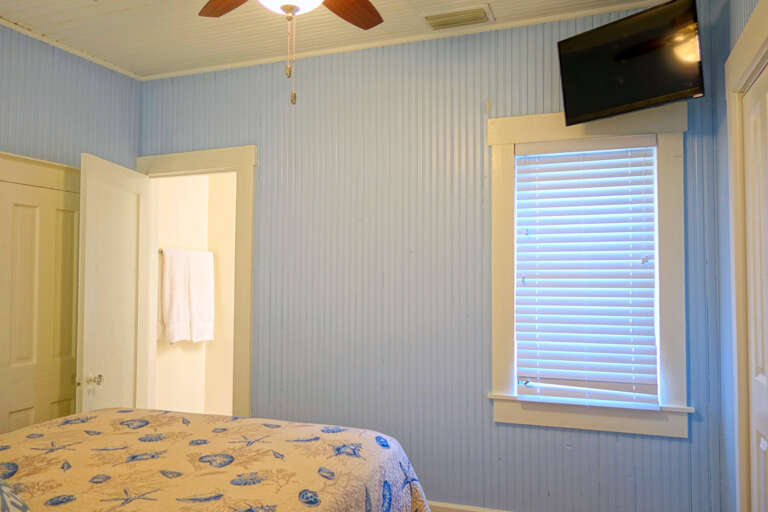 Additional Bedroom-Queen