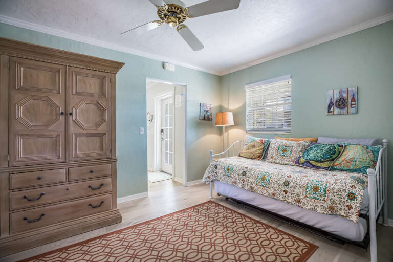 Den - Twin Daybed with Trundle