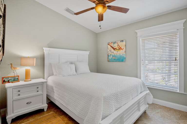 Third Bedroom, Queen bed