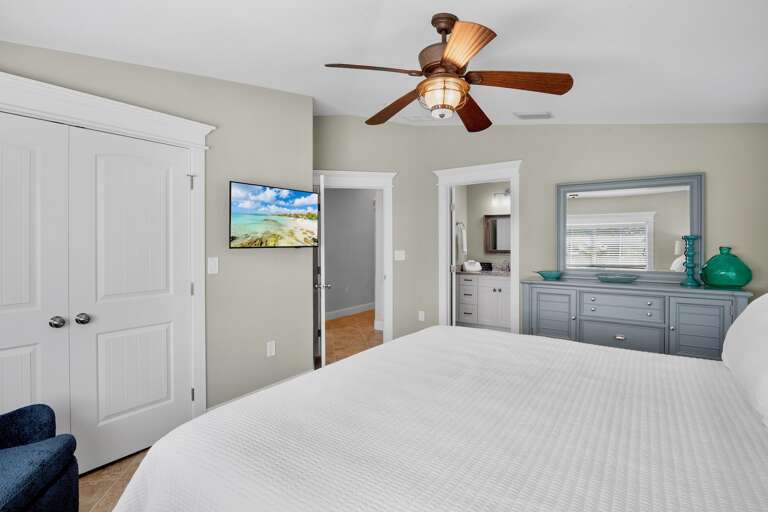 Second Bedroom, King bed
