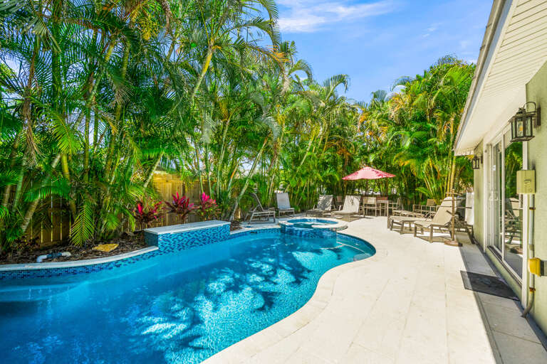 Private Pool with sun loungers