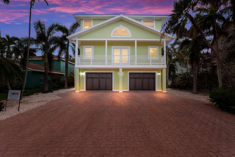 Modern House Entrance Look
