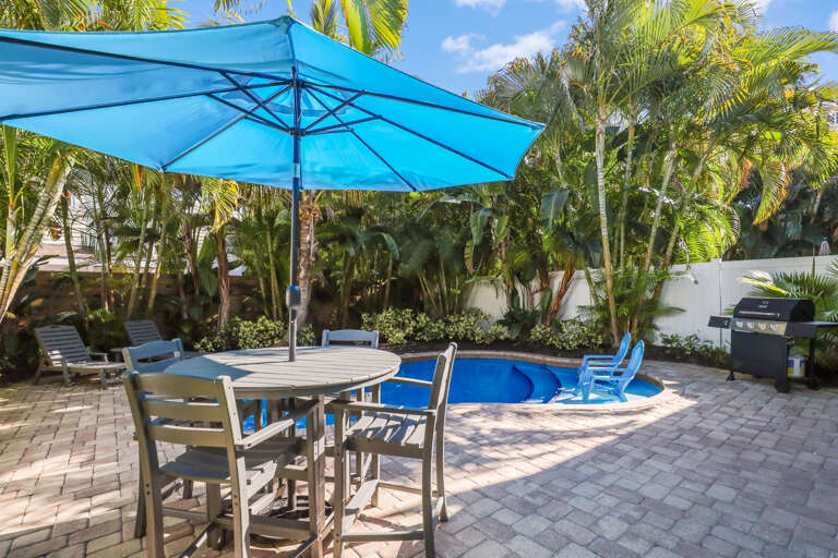 Outdoor Pool Dining