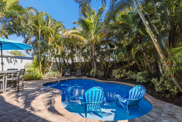 Pool Lounge