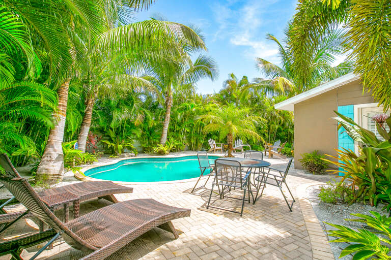 Outdoor Lounge and Dining