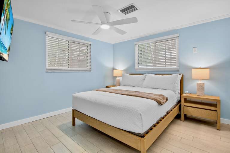 Second Bedroom, Queen bed
