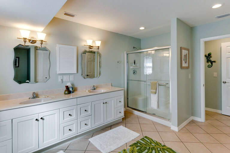 Primary En-suite Bathroom