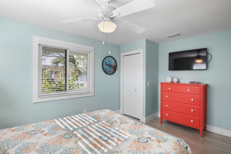 Third Bedroom - Queen