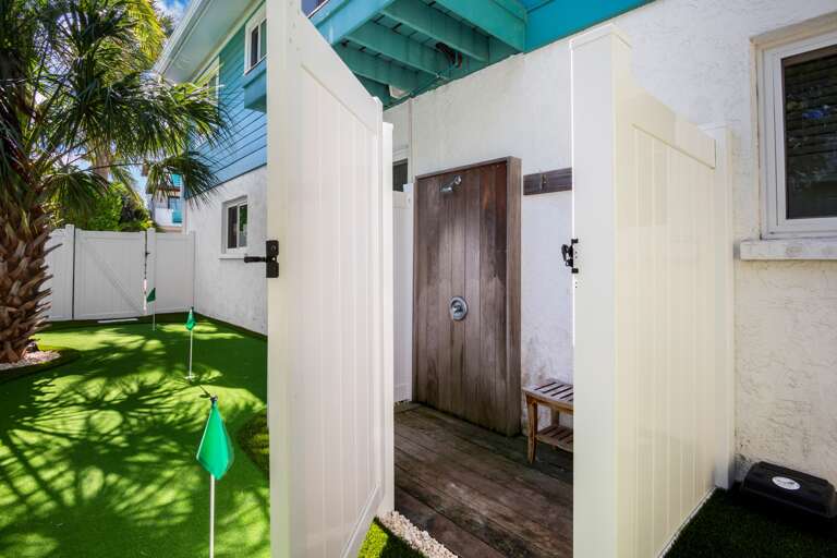 Outdoor Shower - Putting Green