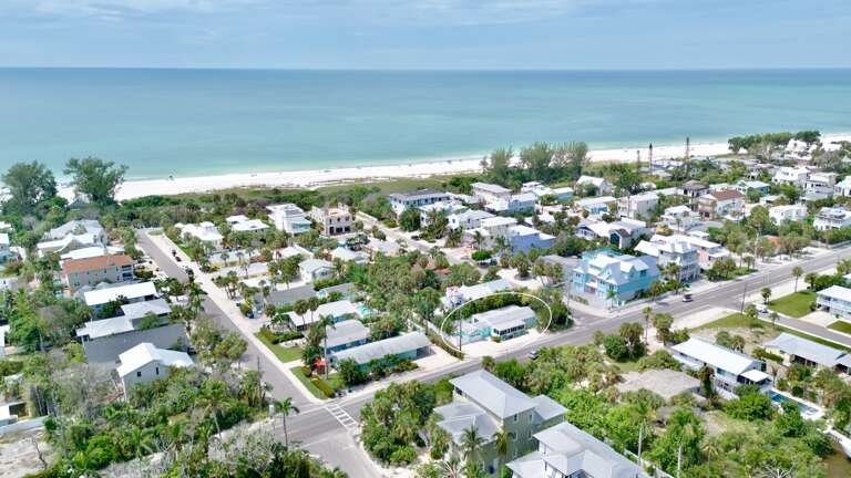 Gulf Shore Cottage by Anna Maria Island Accommodations