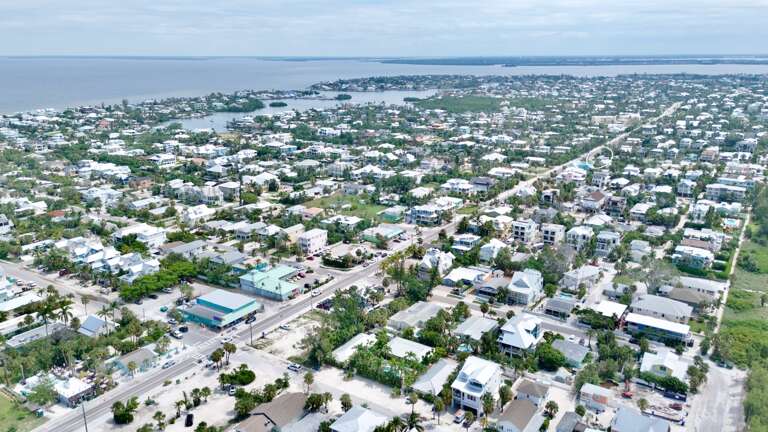 Gulf Shore Cottage by Anna Maria Island Accommodations