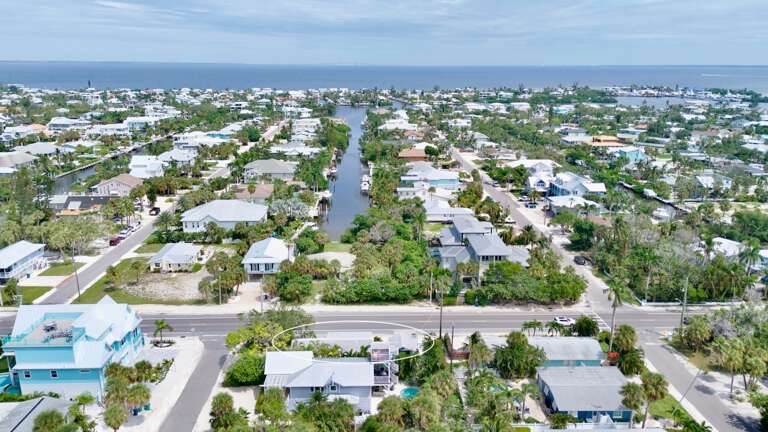 Gulf Shore Cottage by Anna Maria Island Accommodations