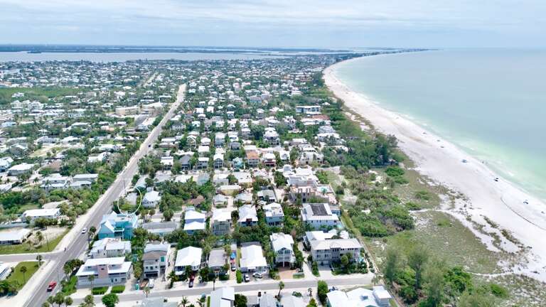 Gulf Shore Cottage by Anna Maria Island Accommodations