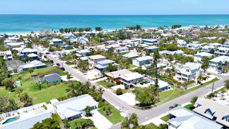 Beautiful coastal neighborhood just a short walk to the beach.