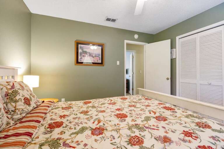 Primary Bedroom - Queen