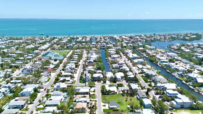 Beautiful coastal neighborhood just a short walk to the beach.