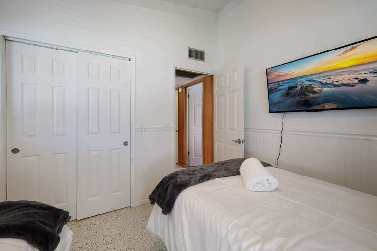 Second Bedroom - Two Twins