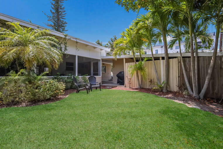 Private outdoor yard