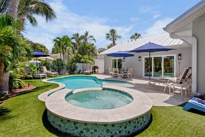 Island Chic by Anna Maria Island Accommodations