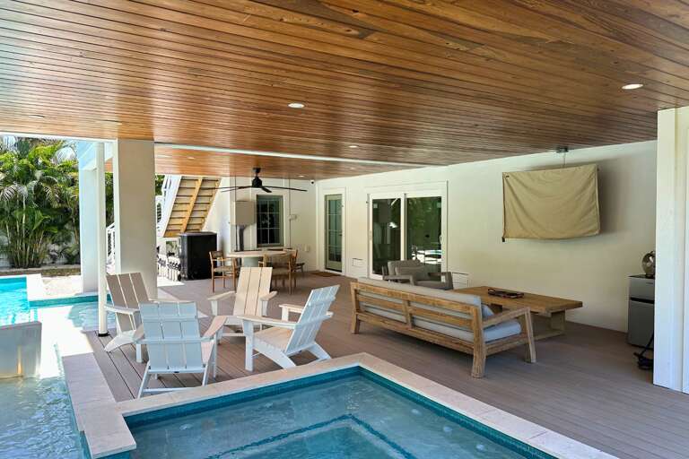 Seating Area and Spa