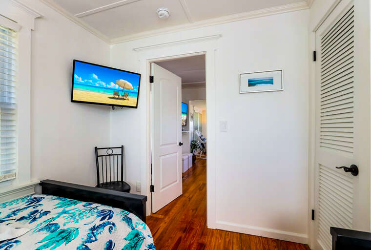 Second Bedroom - Smart TV