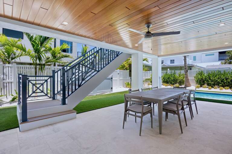Poolsie Dining Area