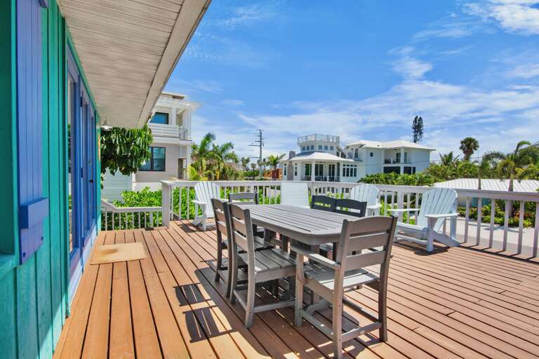 Spacious table outdoors for 6