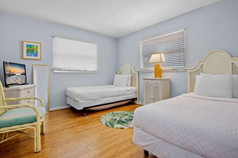 Second Bedroom (2nd floor): Two Twin beds