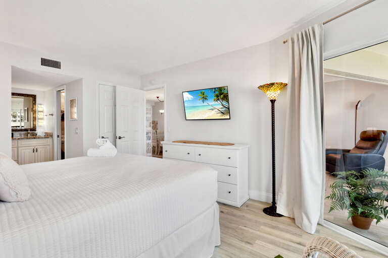 Primary Bedroom, King bed