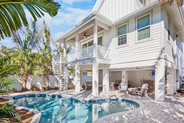 Pool and Lounge