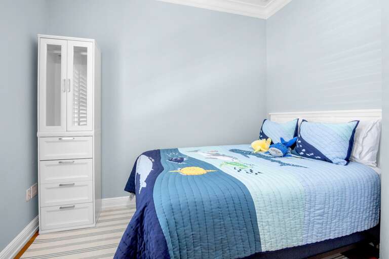 Fifth Bedroom, Queen