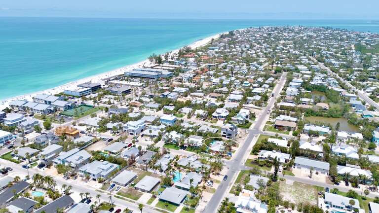 2-minute walk from the beach