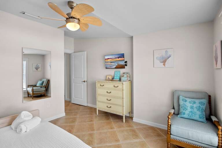 Second Bedroom, Queen